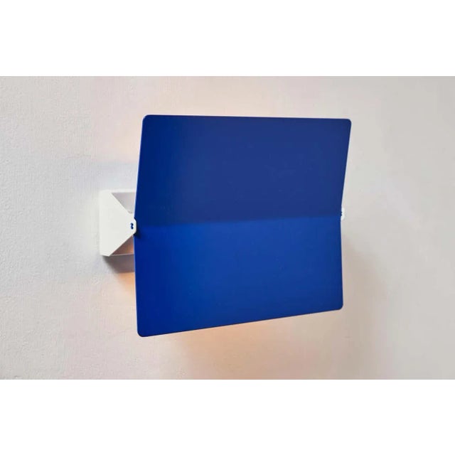 Mid-Century Modern Large Charlotte Perriand 'Applique à Volet Pivotant Plié' Wall Light in Blue For Sale - Image 3 of 12