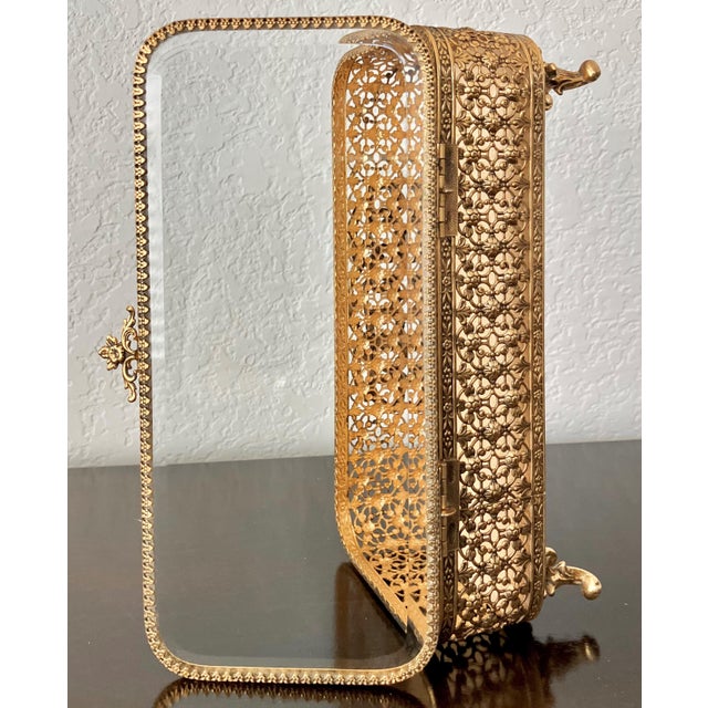 Mid 20th-Century Louis XV-Style Beveled Glass 24k Gold-Plated Filigree Nicely-Sized Casket-Style Keepsake / Trinket Box For Sale - Image 4 of 18