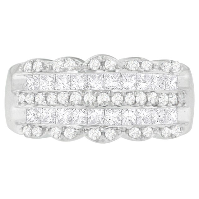 Contemporary 14K White Gold 1 1/7ct. TDW Round and Princess-Cut Diamond Ring(H-I, SI2-I1) For Sale - Image 3 of 4