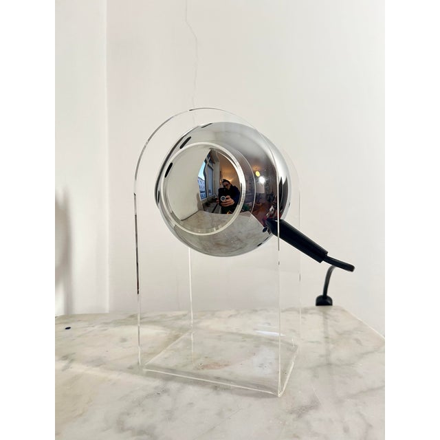 Vintage Space Age Acrylic Table Lamp by Gino Sarfatti for Arteluce, 1970s For Sale - Image 3 of 18