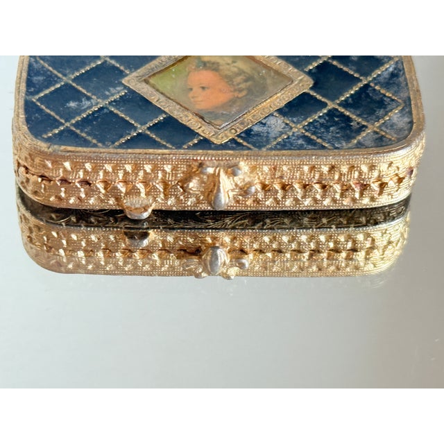 Vintage 1973 Estée Lauder "Portrait" Solid Perfume Compact. For Sale - Image 4 of 15