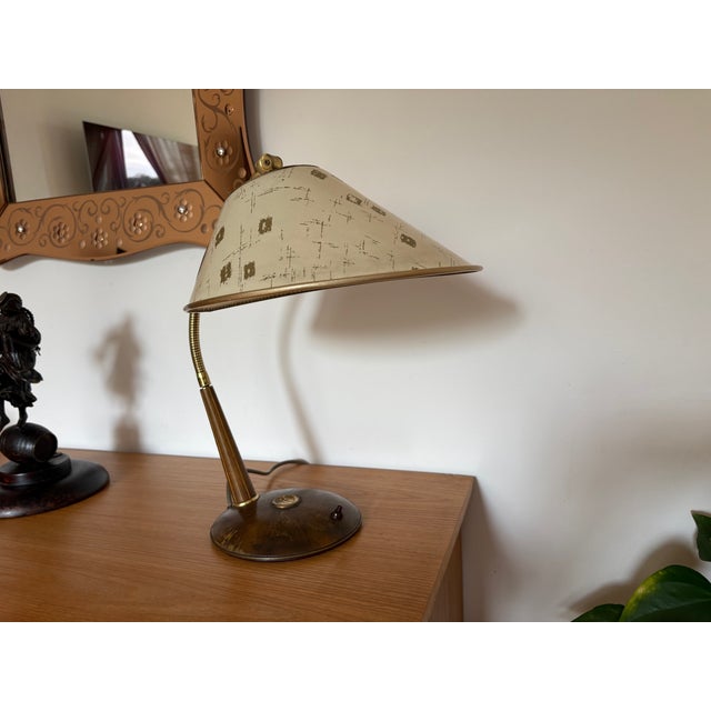 Temde Leuchten table lamp from the 1960s. In fully original condition. Excellent craftsmanship in Italian walnut and...