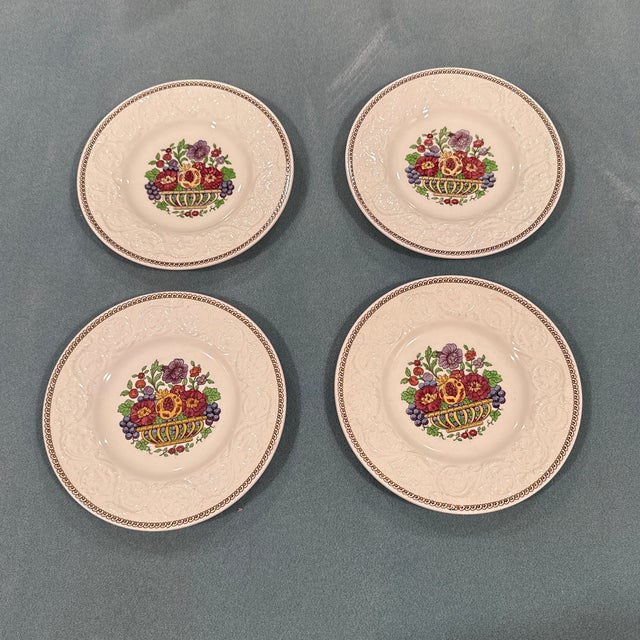 Vintage 4 Windermere dessert plate's. Has some age to them. Because of the age af plates. Made in England please look at...