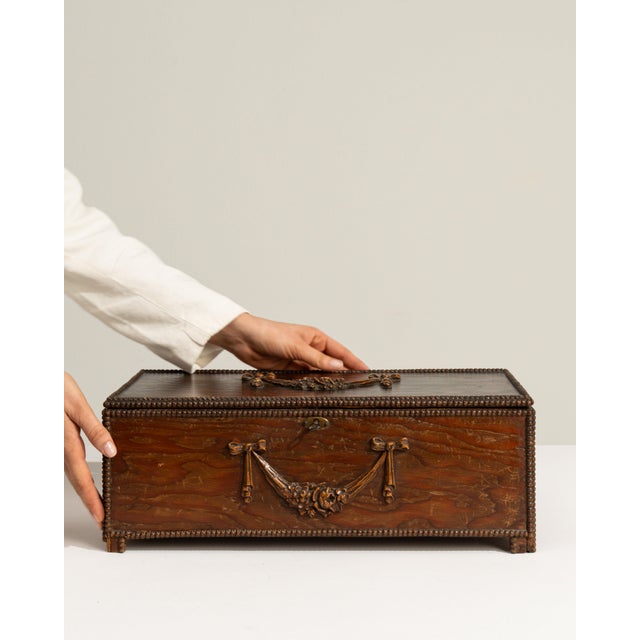 1900 - 1909 United Kingdom Victorian Chocolate Wood Box For Sale In Greensboro - Image 6 of 18