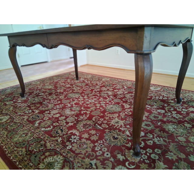 Henredon Mid 20th Century French Provincial-Style Henredon Solid Alder Dining Table With 2 Extension Leaves For Sale - Image 4 of 10
