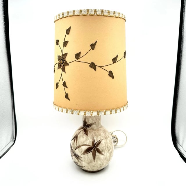 1960s 1960s Raymor Bitossi Style Small Hand Painted Italian Ceramic Table Lamp With Drum Shade For Sale - Image 5 of 12