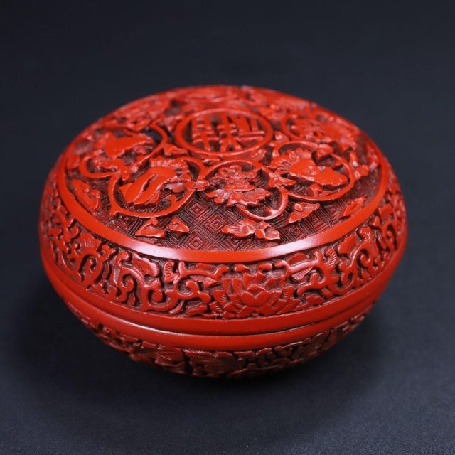 1970s Chinese Red Cinnabar Lacquer Carved Lidded Box For Sale - Image 5 of 10