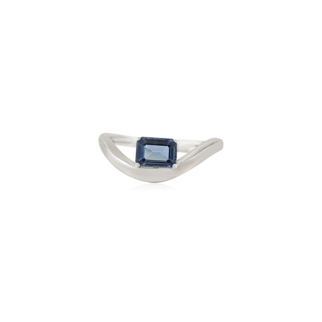 Transitional VRJewels Minimalist 14k White Gold Emerald-Cut Natural Blue Sapphire Wave Ring Size 6 For Sale - Image 3 of 14