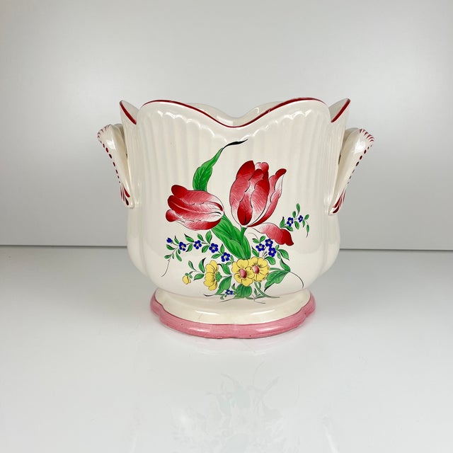 Large KG Lunéville cachepot, "Réverbère" model, rose motif Dimensions: 27 x 23 cm Height: 20 cm Very good overall...
