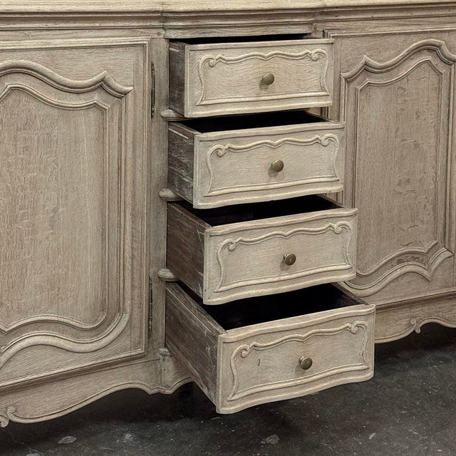Grand Antique Country French Louis XV Buffet in Stripped Oak For Sale - Image 14 of 18