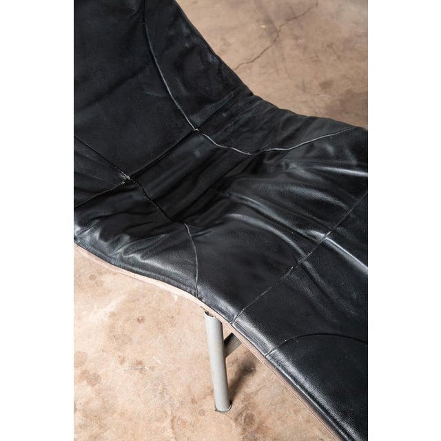 Mid-Century Modern 1970s Tord Bjorklund Attributed Mid Century Danish Modern Chaise in Black Leather & Metal For Sale - Image 3 of 8