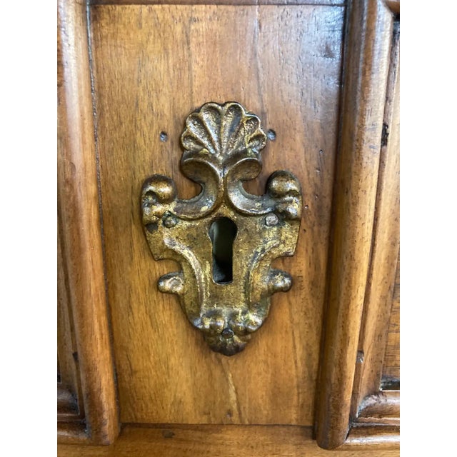 18th Century Tuscan Walnut Chest of Drawers For Sale - Image 10 of 12