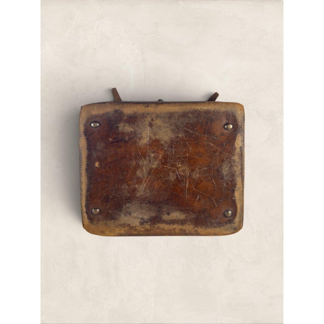 Antique English Leather Hat Box With Red Silk Interior & “t.s.” Initials For Sale In Tampa - Image 6 of 8