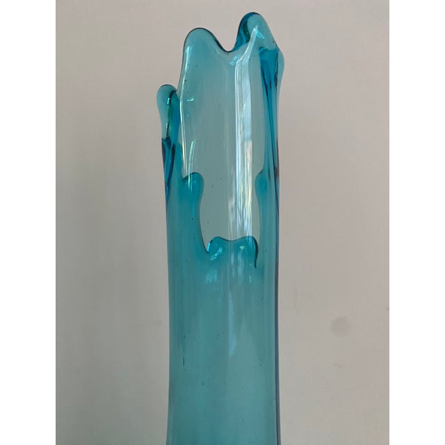 Glass Mid-Century Modern L.E Smith Turquoise Cyan Blue Hobnail Glass 3-Toed Footed Swung Vase For Sale - Image 7 of 11