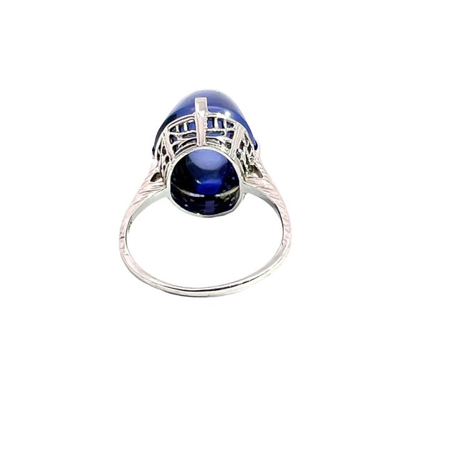 Contemporary 18k White Gold Oval Cabochon Igi Lab-Grown Blue Solitaire Ring, Size 6.25 For Sale - Image 3 of 4