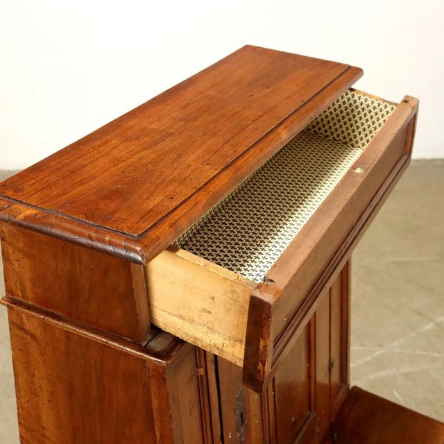 Brown Kneeler in Walnut and Poplar For Sale - Image 8 of 10