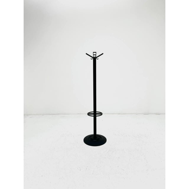This Segmenti 5160 coat rack was designed by renowned designers Michele De Lucchi and Tadao Takaichi and produced by...