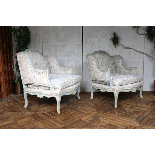 French Pair of Mid 20th Century Louis XV Wingback Bergère Armchairs – Floral Upholstery For Sale - Image 3 of 18