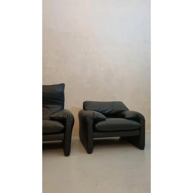 Maralunga Sofa and Armchairs by Vico Magistretti for Cassina, 1973, Set of 3 For Sale - Image 7 of 8