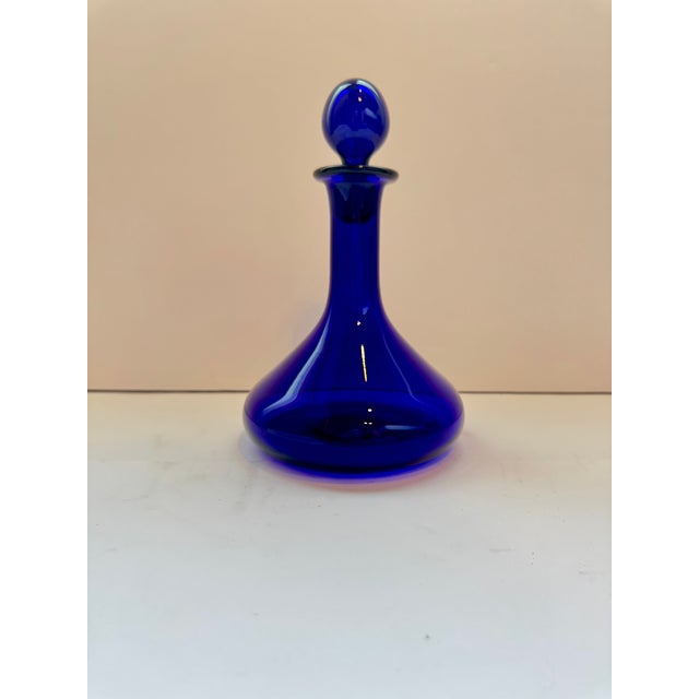 Thomas Webb & Sons Vintage Thomas Webb Cobalt Bristol Blue Glass Ship's Decanter With Stopper - Signed For Sale - Image 4 of 8