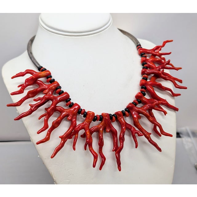 1980s Vintage 1980s Signed Sharra Pagano Italy Silvertone Faux-Coral & Black Beaded Collar Necklace For Sale - Image 5 of 7