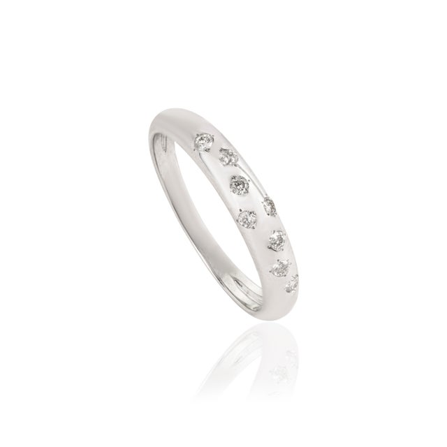 VR Jewels 8 Flush Set Scattered Diamond Celestial Band Ring Size 8 in 14k White Gold For Sale - Image 4 of 17