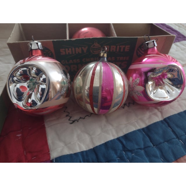 Mid 20th Century Shiny Brite and Other Ornaments in Shiny Brite Box For Sale - Image 5 of 18