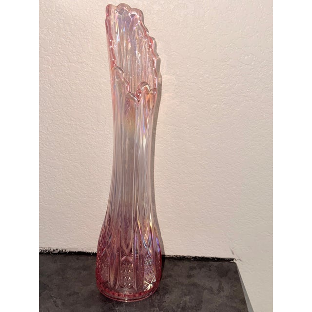 1960s l.e. Smith Pink Iridescent Carnival Glass Swung Vase, "Diamond Butt" Pattern. Approx 17.5” Tall For Sale - Image 6 of 12
