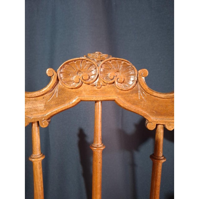 Discover this pair of vintage 1900s flying chairs, a true invitation to the elegance of a bygone era. These chairs, with...
