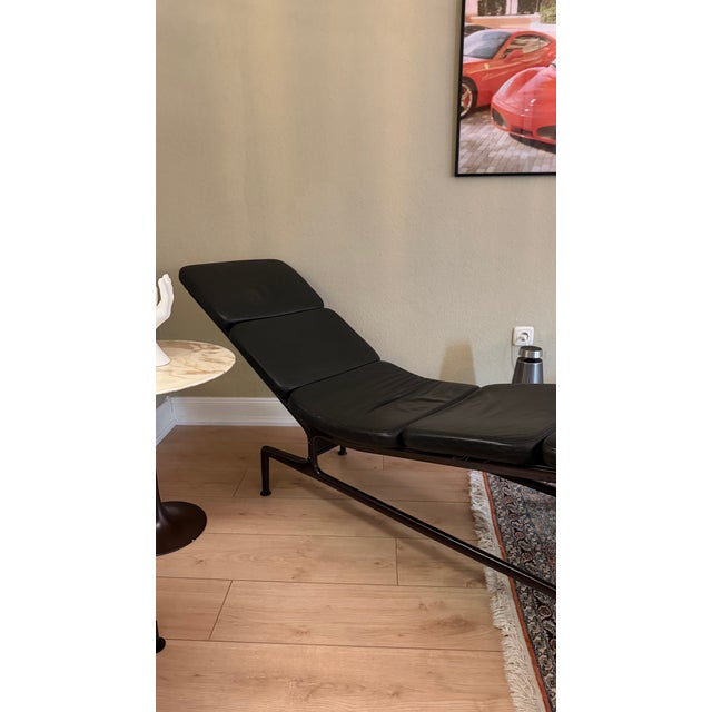 Vitra ES 106 Soft Pad Chaise Lounge in Black Leather by Charles and Ray Eames for Vitra, 1990s For Sale - Image 4 of 16