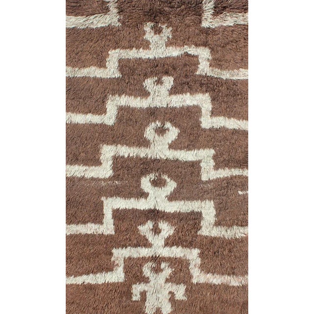 Vintage Mid-Century Modern Turkish Tulu With Tribal Pattern in Ice Blue and Brown Rug For Sale In Atlanta - Image 6 of 13