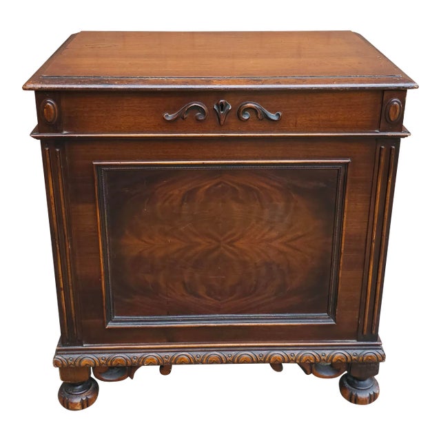 West Branch Novelty Mahogany Cedar Lined Blanket Chest For Sale