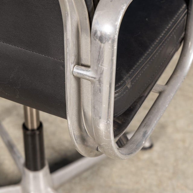 Vintage EA217 Chair in Black Leather by Charles & Ray Eames for ICF, 1969 For Sale - Image 14 of 17