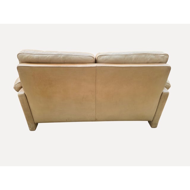 Beige Vintage Two-Seater Sofa in Leather from de Sede, 1980s For Sale - Image 8 of 11