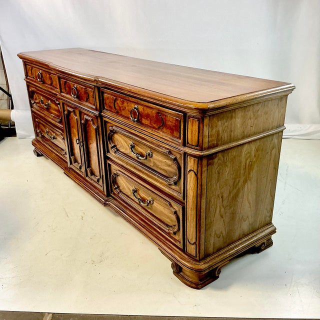 1968 Mid-Century Traditional Thomasville 7-Drawer Plus Dresser With Burl Wood Accents For Sale - Image 13 of 15