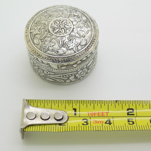 Vintage Italian Handmade Round Silver 800 Floral Embossed Pill Snuff Box, 1980s For Sale - Image 12 of 13
