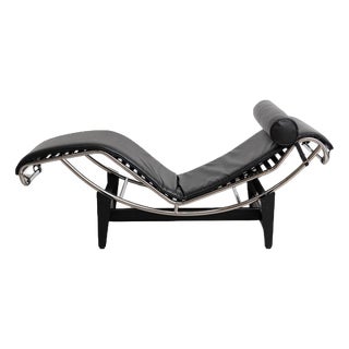 4 Chaise Longue by Le Corbusier for Cassina For Sale