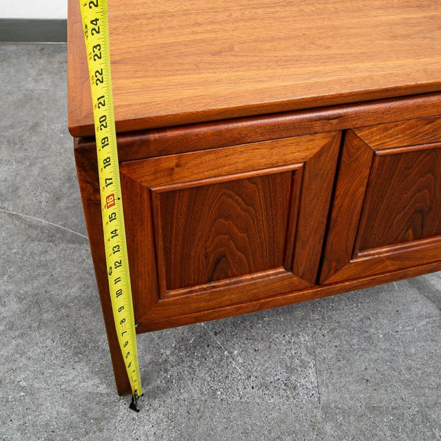 Mid Century Modern End Side Tables Walnut Storage Nightstands Pair Cabinet MCM For Sale - Image 9 of 10