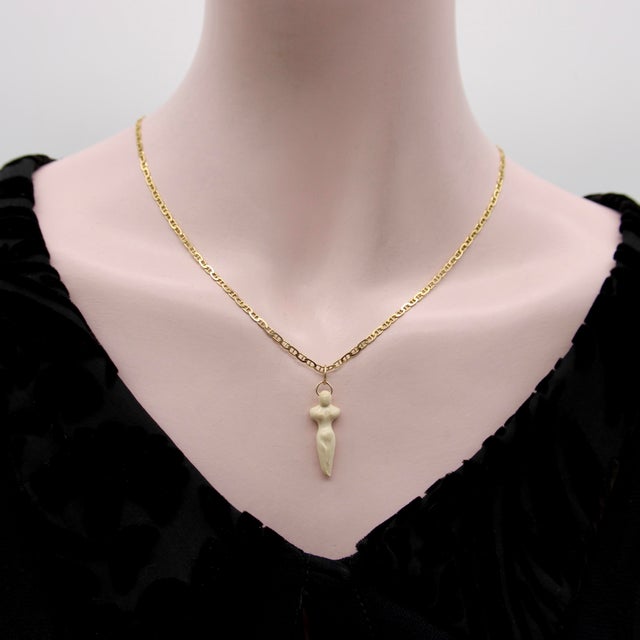 Vintage 14k Gold Fossilized Mammoth Tusk Fertility Idol Pendant For Sale In Los Angeles - Image 6 of 7