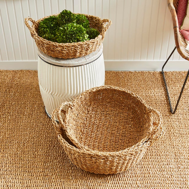 Classical Roman Seagrass Shallow Baskets With Handles, Set Of 3 For Sale - Image 3 of 5