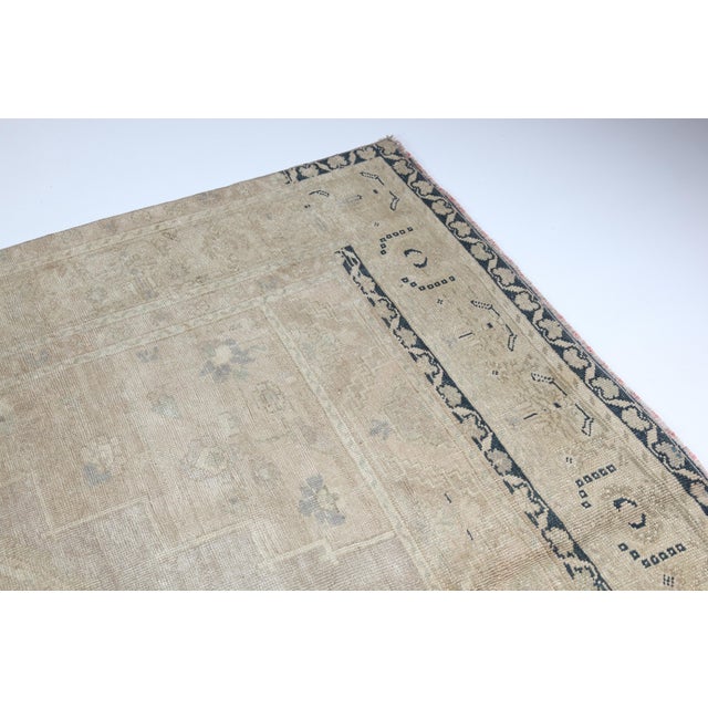 Mid 20th Century Vintage Turkish Oushak Rug – Faded Floral Medallion in Soft Neutrals - 5' X 8' 7'' For Sale - Image 5 of 12