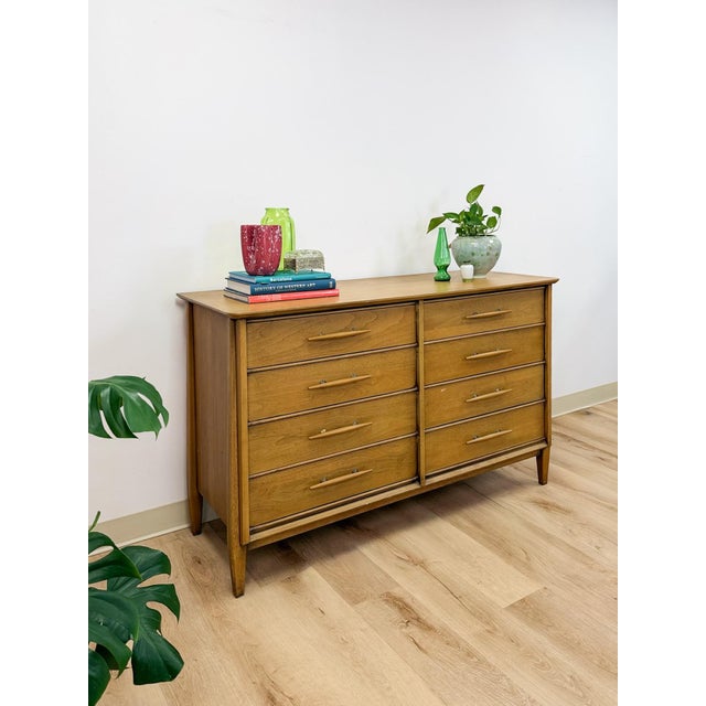 Vintage Davis Cabinet Co MCM Atomic 8 Drawer Dresser With Wood Pulls Clean Lines For Sale In Tampa - Image 6 of 15