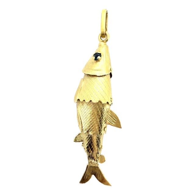 Vintage 1960s Yellow Gold & Emerald Articulating Fish Charm, Pendant For Sale