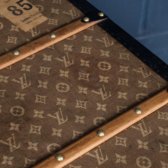 Antique Trunk in Woven Canvas from Louis Vuitton, 1900 For Sale - Image 13 of 18