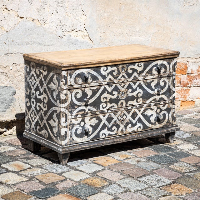Hand-Painted Chest of Drawers with Heart Motif, 19th Century For Sale - Image 3 of 7