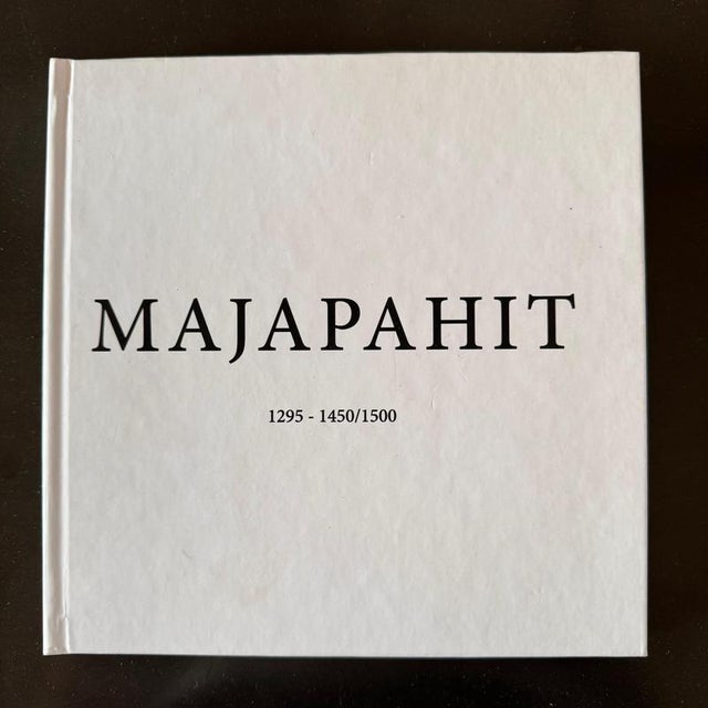 Antique Majapahit Terracotta Handmaiden Figure, 1500 For Sale - Image 18 of 18