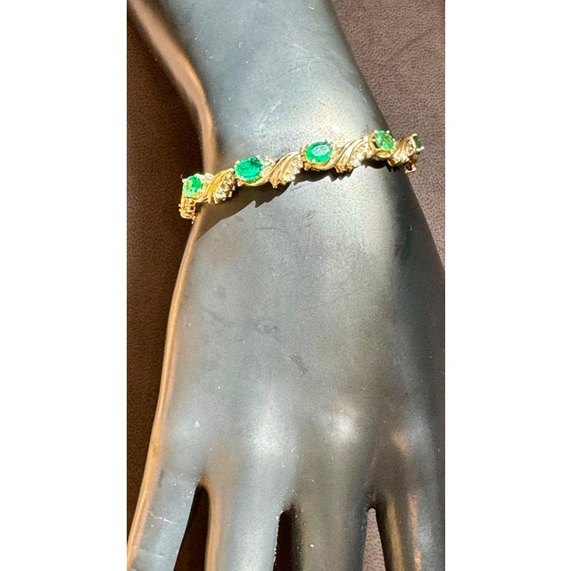 Gemstone 10 Carat Emerald 1.3 Carat Diamond Affordable Tennis Bracelet 14 K Yellow Gold For Sale - Image 7 of 18