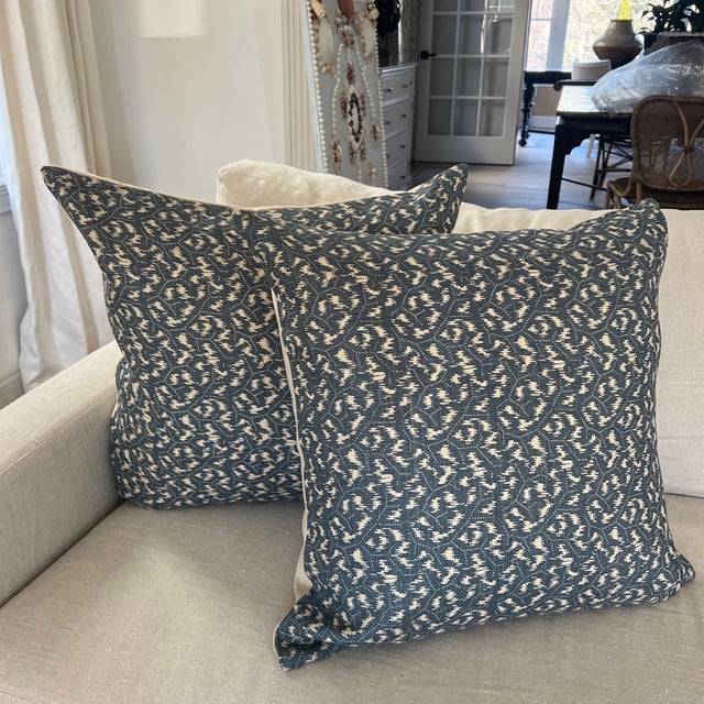English Designer Penny Morrison Tulkan 22 Inch Heavyweight Blue Linen Pillow Covers- a Pair For Sale In New York - Image 6 of 6