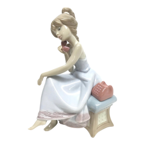 1988 Lladro Porcelain Chit Chat Girl