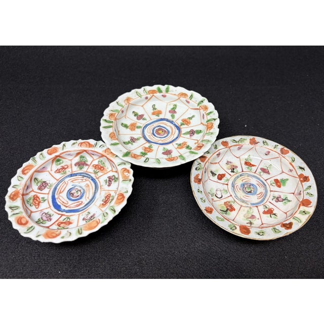 Late 19th Century Set of Three Chinese Porcelain Tazza's For Sale - Image 5 of 8